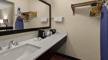 Superior Room, 1 King Bed, Non Smoking | Bathroom
