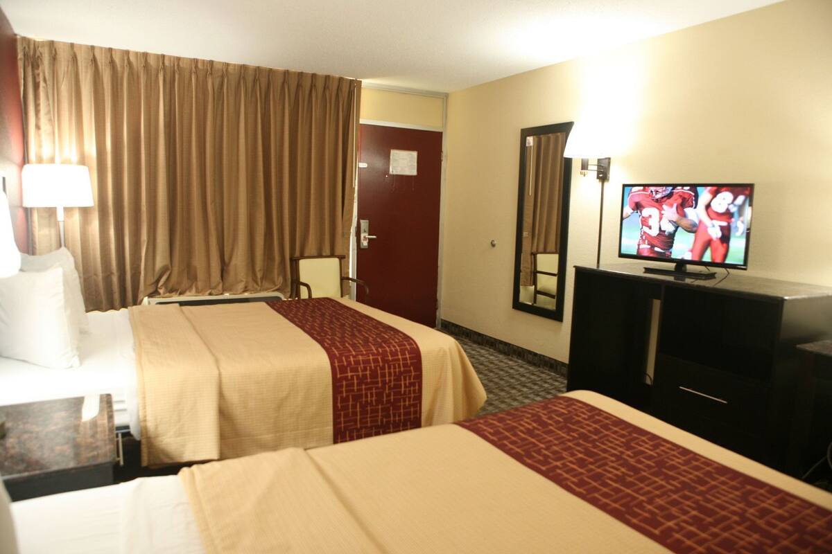 Desk, laptop workspace, free cots/infant beds, free WiFi