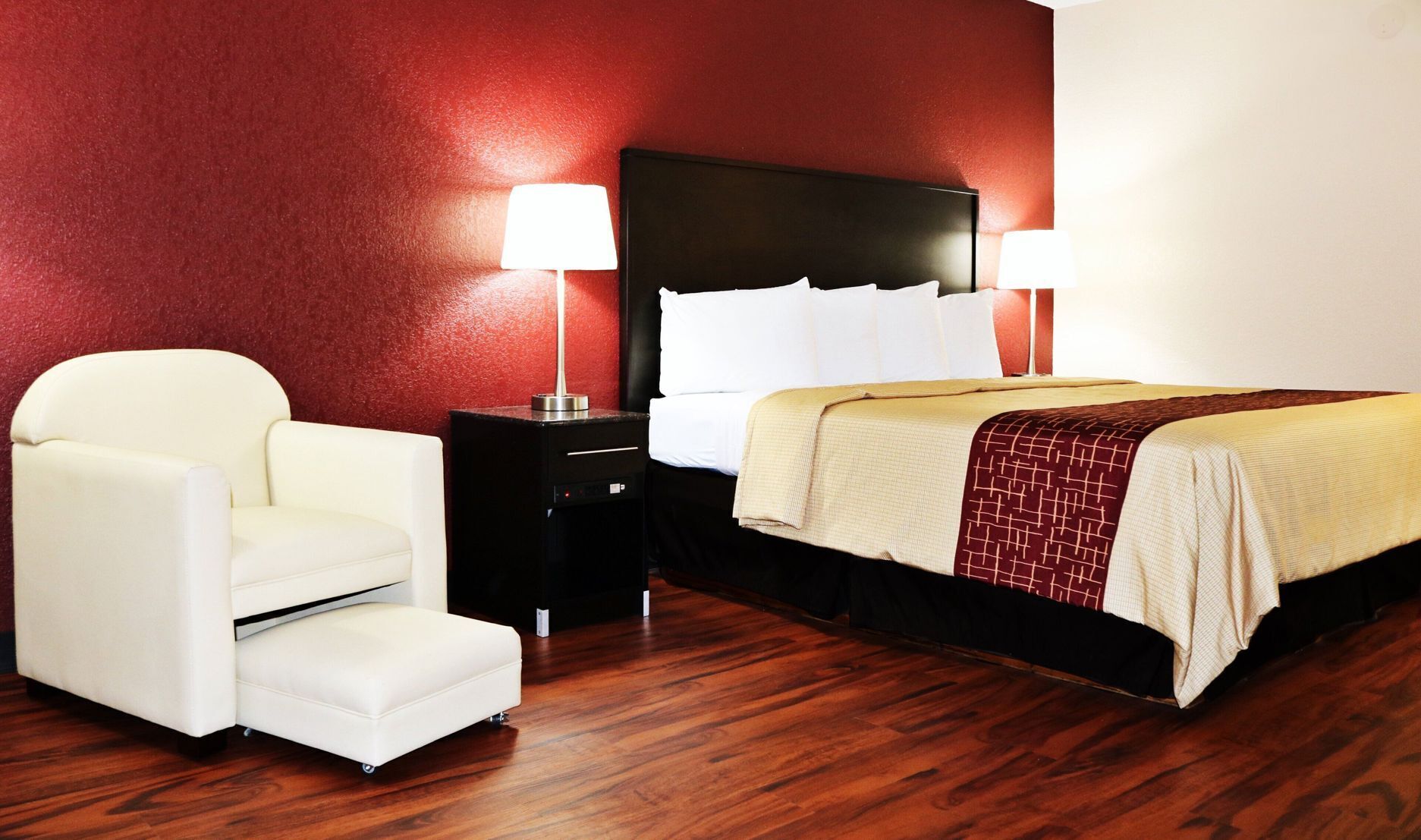 Desk, laptop workspace, free cots/infant beds, free WiFi