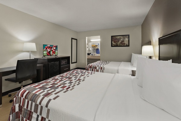 Una scrivania, postazione laptop, culle/letti per bambini (gratuiti)