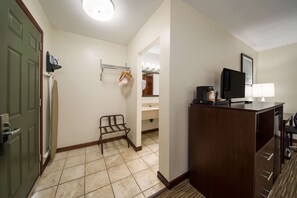 Habitación estándar, 2 camas de matrimonio, no fumadores | Ropa de cama de alta calidad y colchones con acolchado adicional