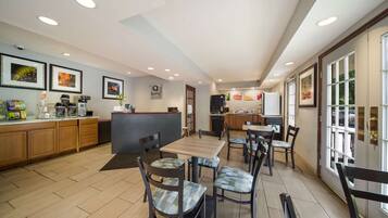 含每日外帶早餐