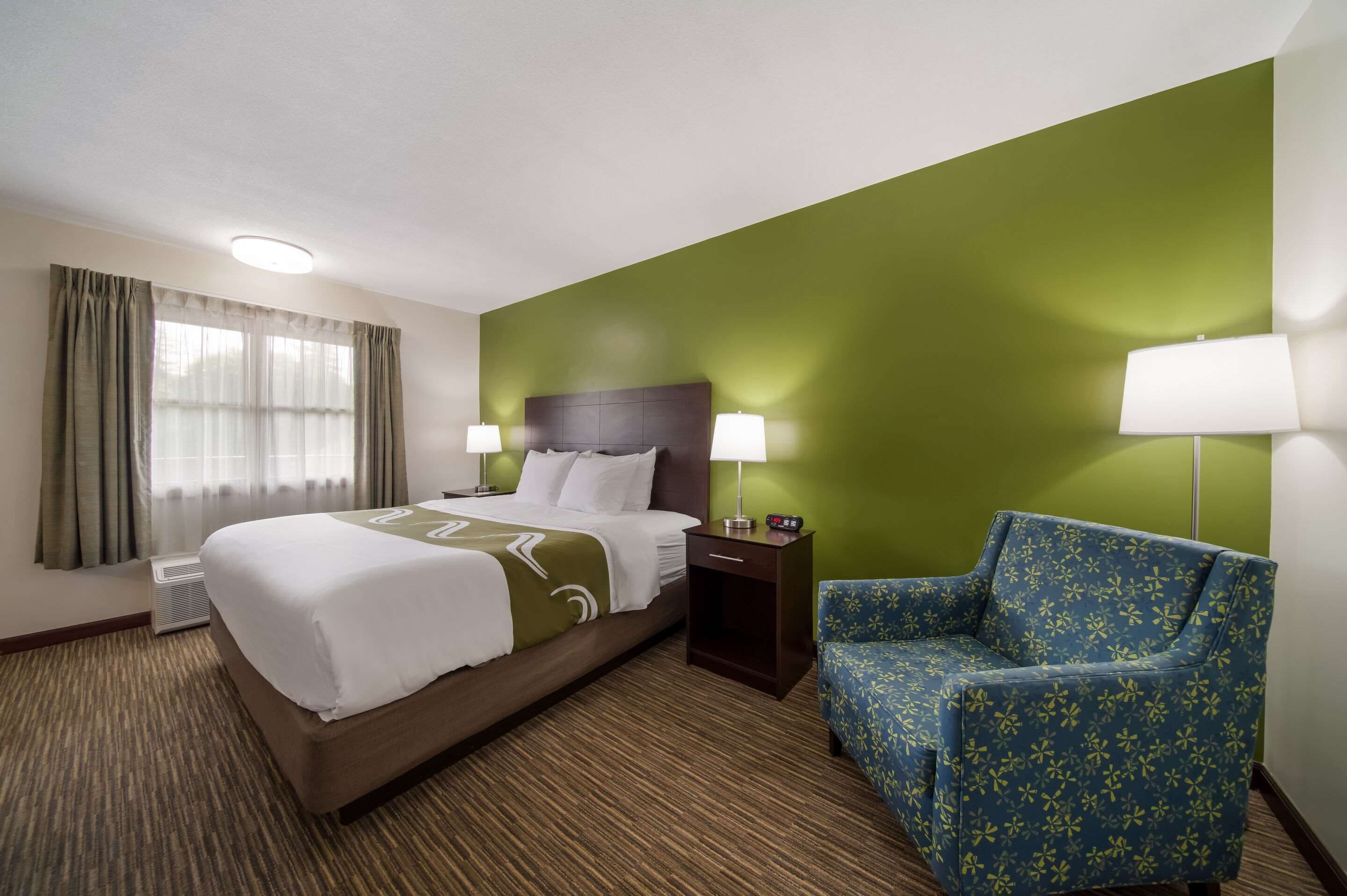 Standard Room, 1 King Bed, Non Smoking | 1 bedroom, premium bedding, pillowtop beds, desk