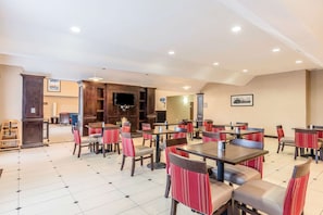 Free daily continental breakfast  - Comfort Inn & Suites Crystal Inn Sportsplex (Gulfport)