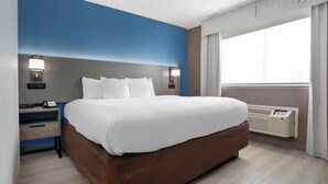 Suite, 1 King Whirlpool Tub Refined Non Smoking 2 Person Sofa Bed | 高档床上用品、办公桌、遮光窗帘、熨斗/熨衣板