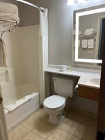 Combined shower/tub, hair dryer, towels
