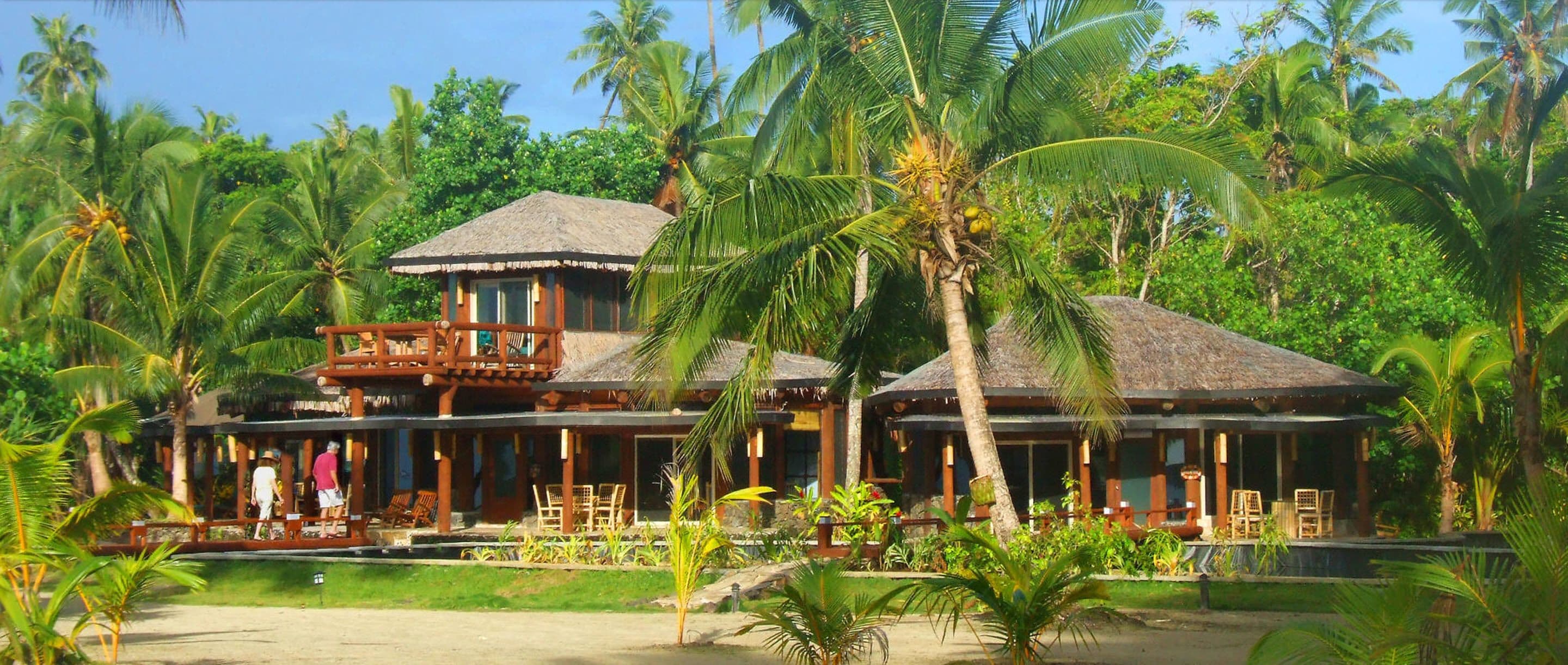 ميني بار وخزنة داخل الغرفة ومكواة/لوح كي وواي فاي