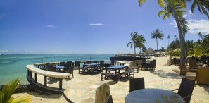 Nhìn ra bãi biển, phục vụ bữa sáng, bữa trưa va bữa tối 