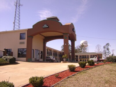 Garden Inn & Suites