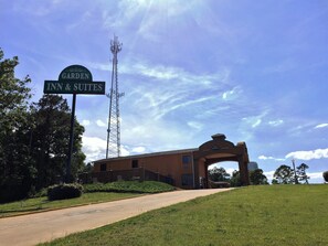 Exterior - Garden Inn & Suites (Hogansville)
