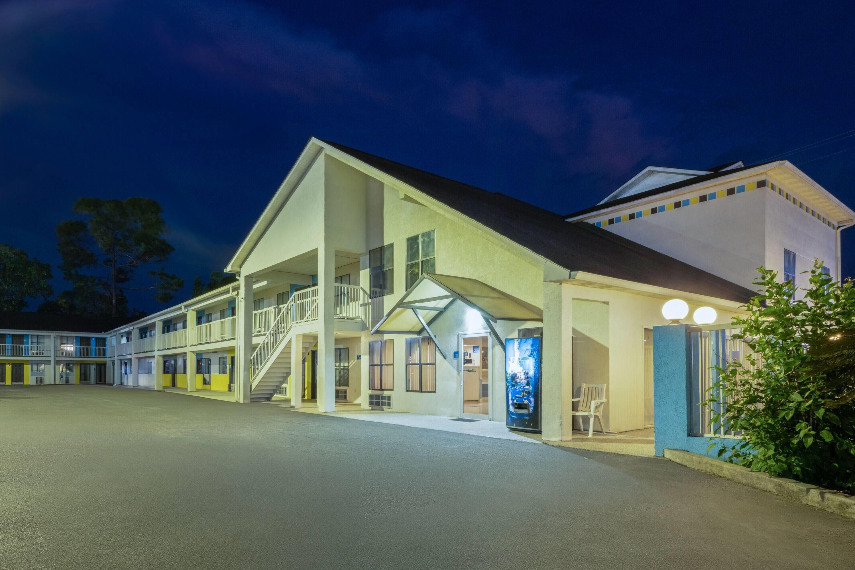 A motel with a central building and a smaller attached structure.
