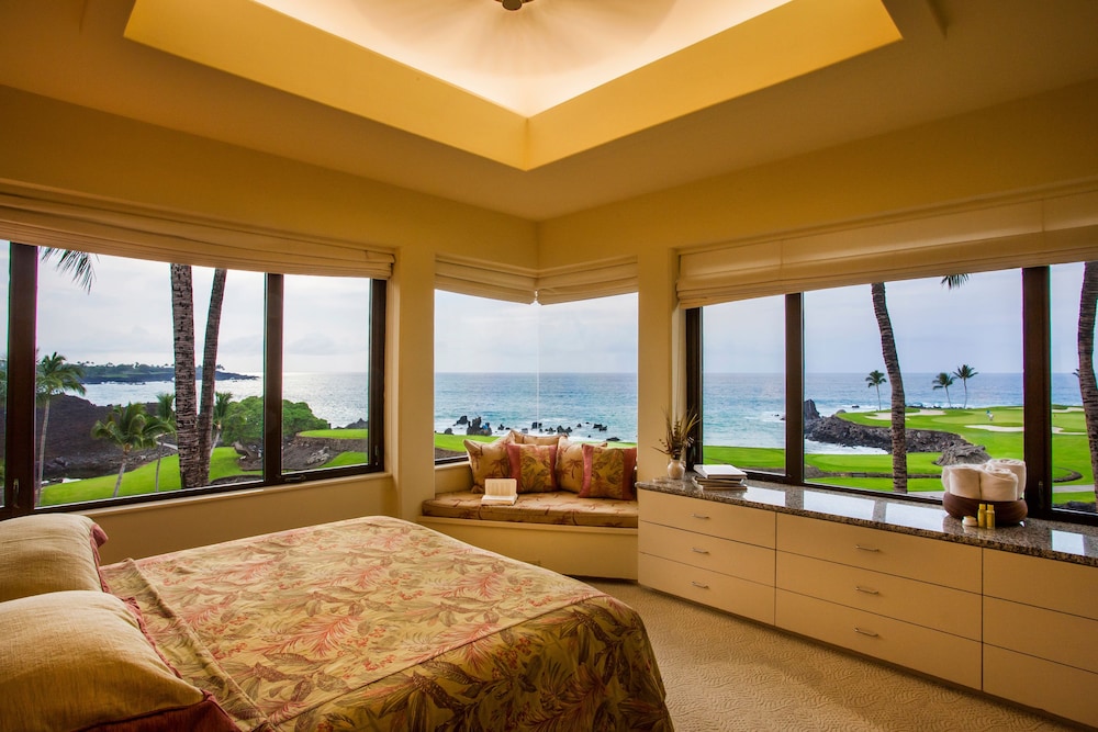 Mauna Lani Point by null