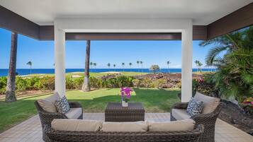 Condo, 2 Bedrooms, Ocean View (106) | Front of property