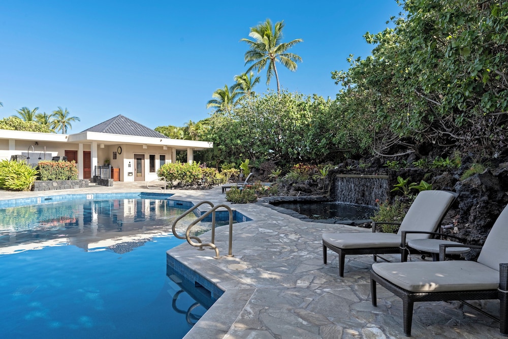 Mauna Lani Point by null