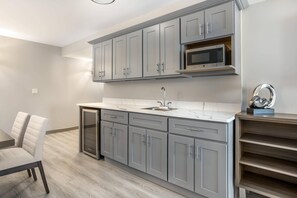 Suite, 1 King Bed, Non Smoking, Corner (Courtyard View) | Egyptian cotton sheets, premium bedding, down comforters