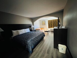 Habitación, 1 cama de matrimonio grande, accesible para personas con discapacidad, no fumadores | Escritorio, cortinas opacas, tabla de planchar con plancha y wifi gratis
