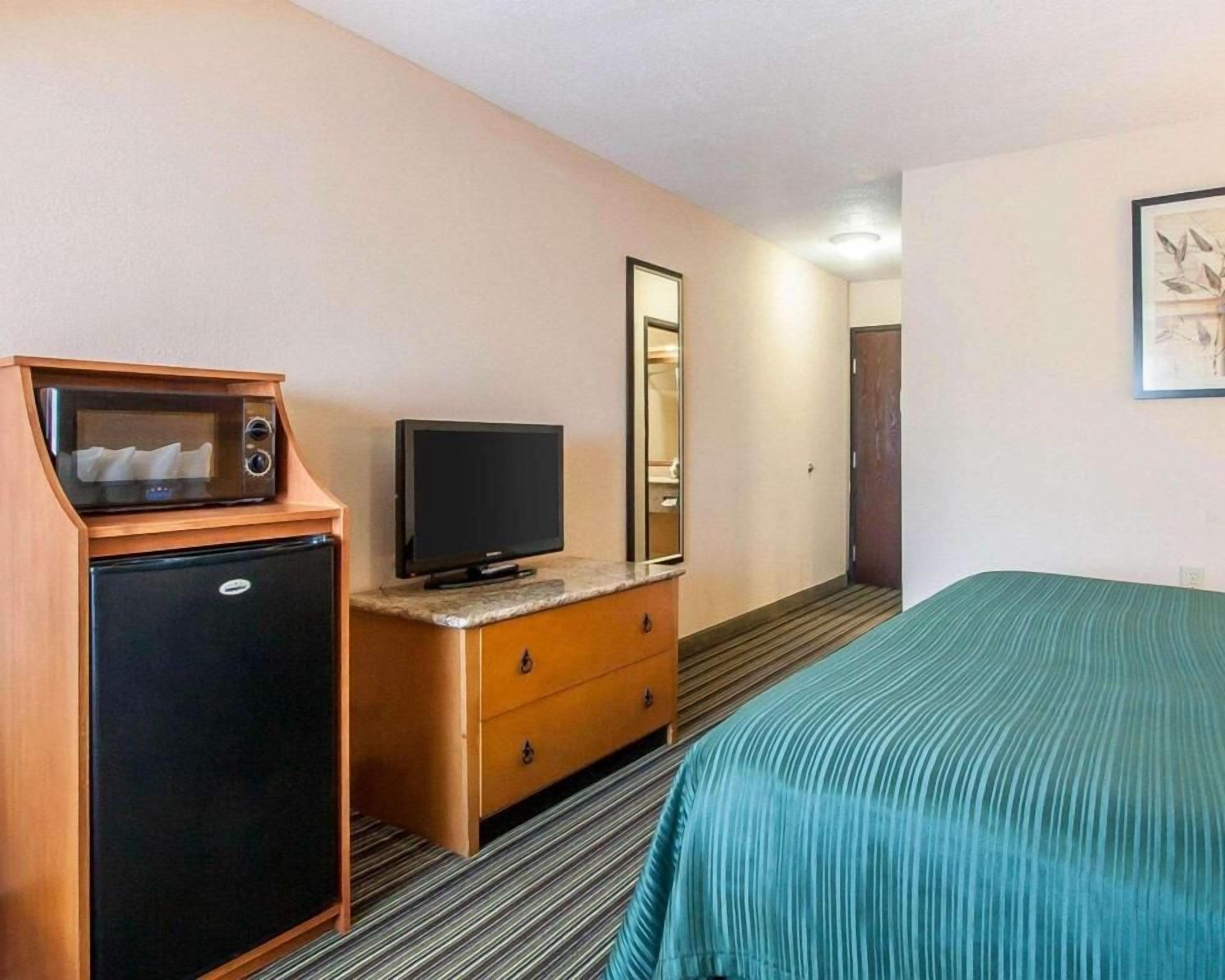 Desk, blackout drapes, iron/ironing board, free WiFi