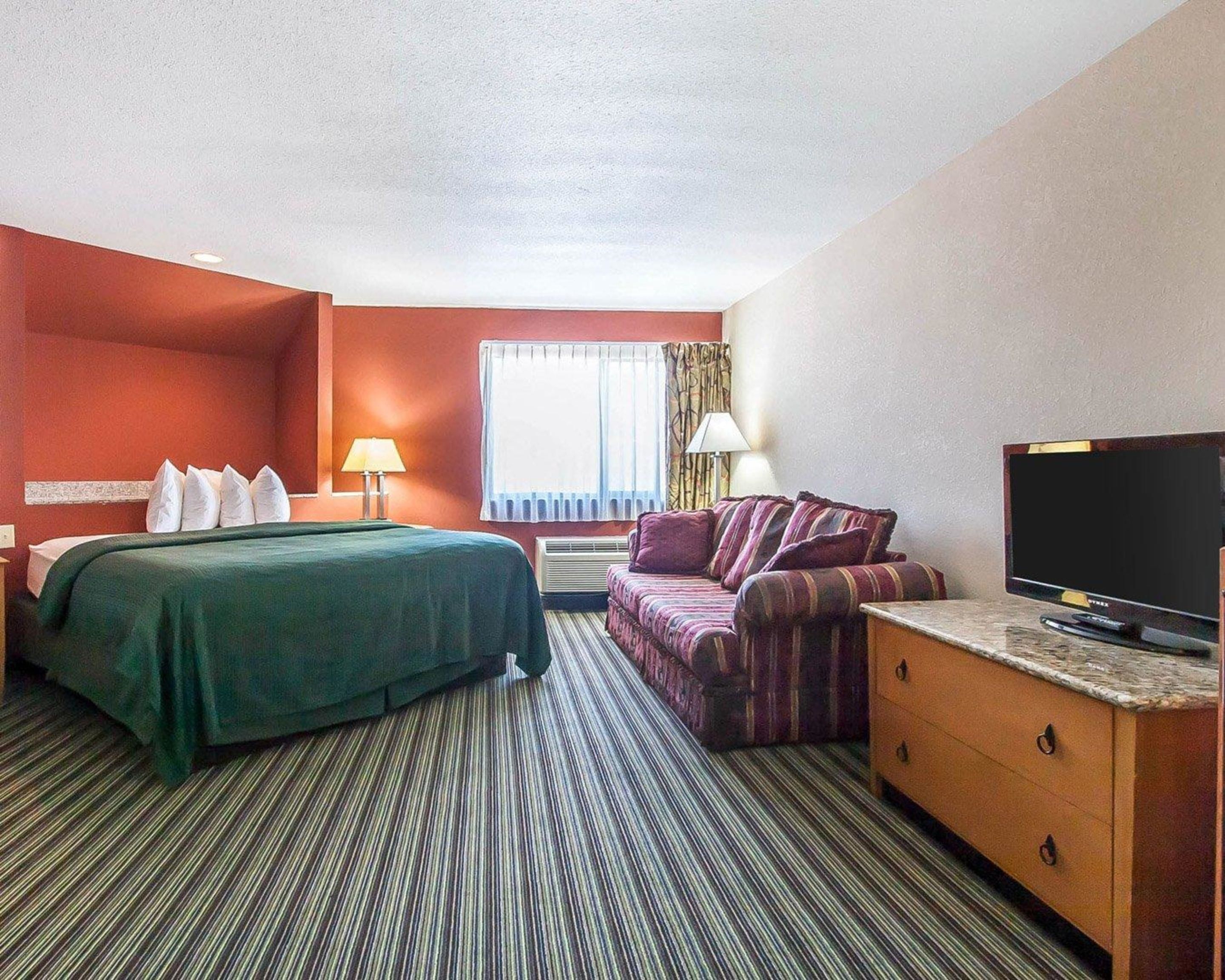 Quality Inn And Suites Centerv