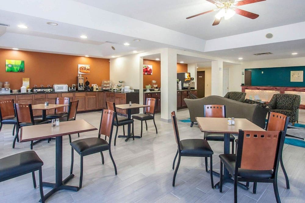 Quality Inn And Suites Centerv