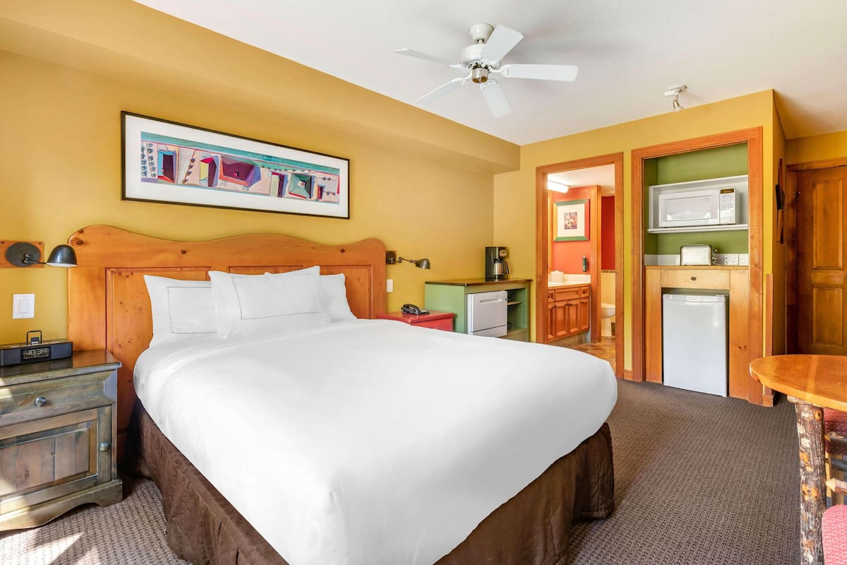 In-room safe, iron/ironing board, WiFi (free), bed sheets
