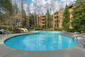 2 outdoor pools - Hilton Grand Vacations Club Whistler (Whistler)