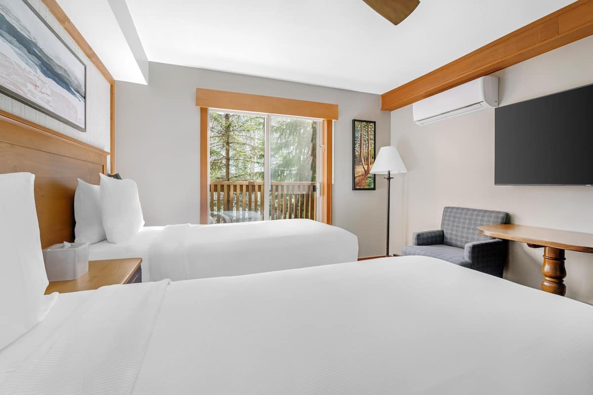 2 Bedroom 1 King 1 Queen or Twins Suite | In-room safe, iron/ironing board, WiFi (free), bed sheets