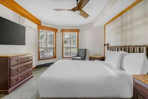 1 Bedroom 1 Queen Suite with Roll-in Shower | In-room safe, iron/ironing board, free WiFi, bed sheets - Hilton Grand Vacations Club Whistler (Whistler)