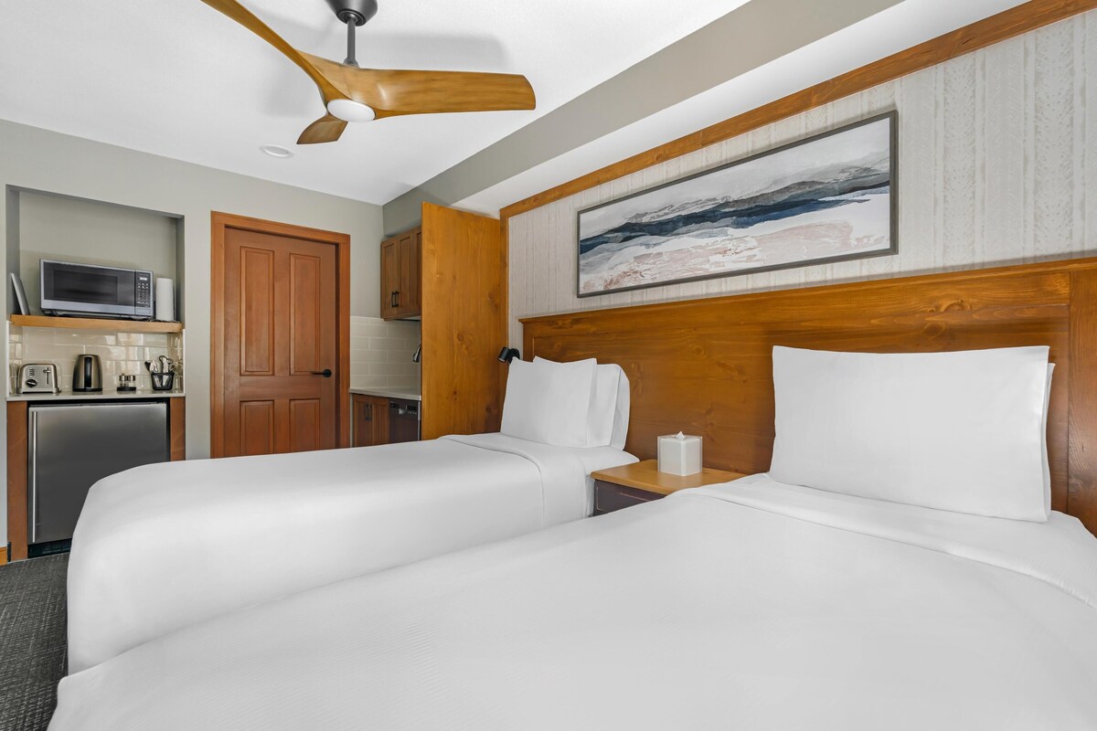 In-room safe, iron/ironing board, WiFi (free), bed sheets