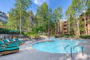 2 outdoor pools