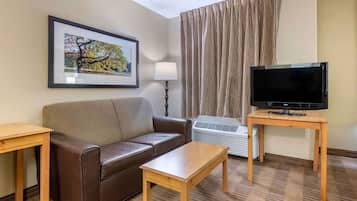 Deluxe Studio, 1 King Bed with Sofa bed, Non Smoking | Desk, blackout drapes, iron/ironing board, free WiFi