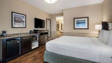 Standard Room, 1 King Bed, Accessible, Bathtub | Desk, iron/ironing board, bed sheets