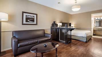 Sviitti, 1 suuri parisänky, tupakointi sallittu (with Sofabed) | Työpöytä, silitysrauta/-lauta, ilmainen kiinteä internetyhteys