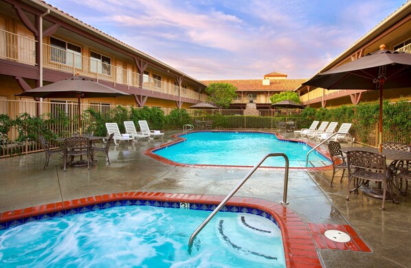 Outdoor pool, sun loungers