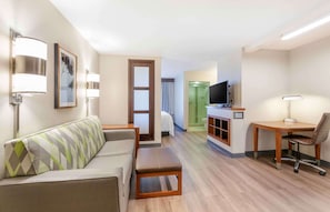 Studio Deluxe, 1 très grand lit et 1 canapé-lit, non-fumeur, cuisinette | Literie de qualité, bureau, rideaux d’obscurcissement