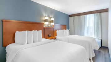 Deluxe Studio, Multiple Beds, Non Smoking, Kitchenette