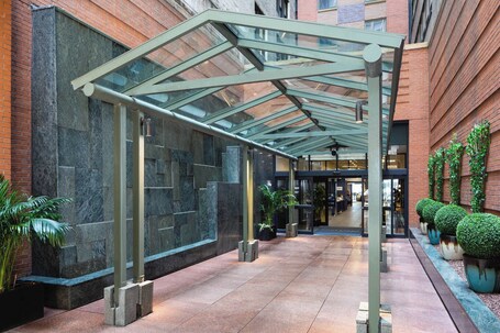 Courtyard by Marriott New York Manhattan Times Square - Image 3