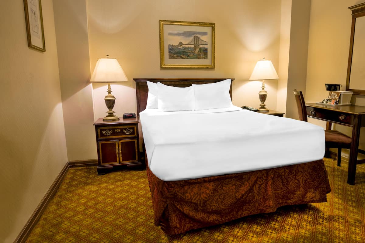 Down duvets, in-room safe, desk, laptop workspace