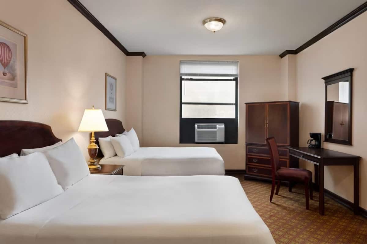 Down duvets, in-room safe, desk, laptop workspace