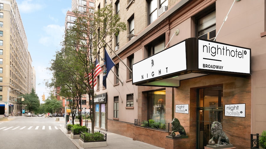 Night Hotel Broadway