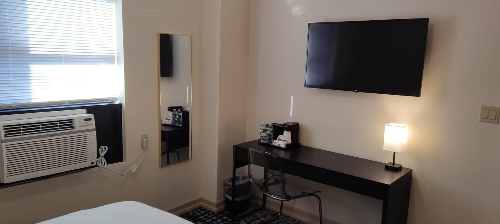 Photo - Night Hotel Broadway