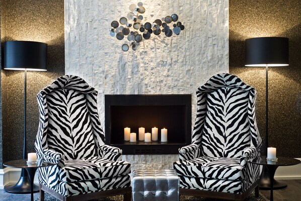 Lobby sitting area - Moderne Hotel (New York)