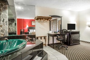 Standard Room, 1 King Bed, Smoking, Jetted Tub