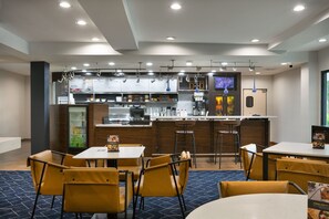 Desayuno a la carta todos los días (con cargo)