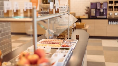 Restaurant. Holiday Inn Express Luzern - Neuenkirch by IHG