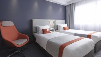 Habitació estàndard, 2 llits individuals (Free Breakfast) | Caixa forta a l'habitació, escriptori i habitacions insonoritzades