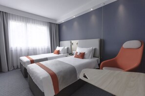 Zimmersafe, Schreibtisch, schallisolierte Zimmer, Bügeleisen/Bügelbrett