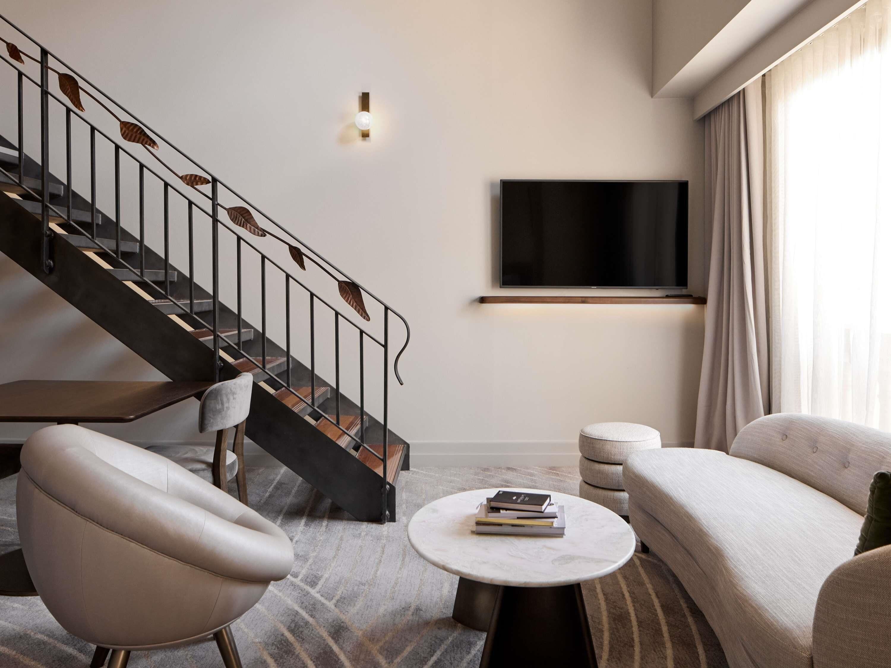 New York Style Loft Suite with King Bed | 高級寢具、舒適加層、迷你吧、客房內保險箱