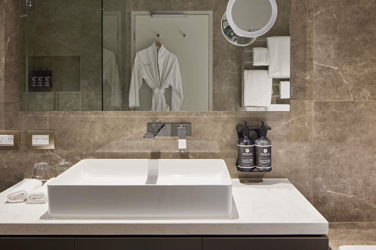 1 bedroom, premium bedding, pillow-top beds, minibar