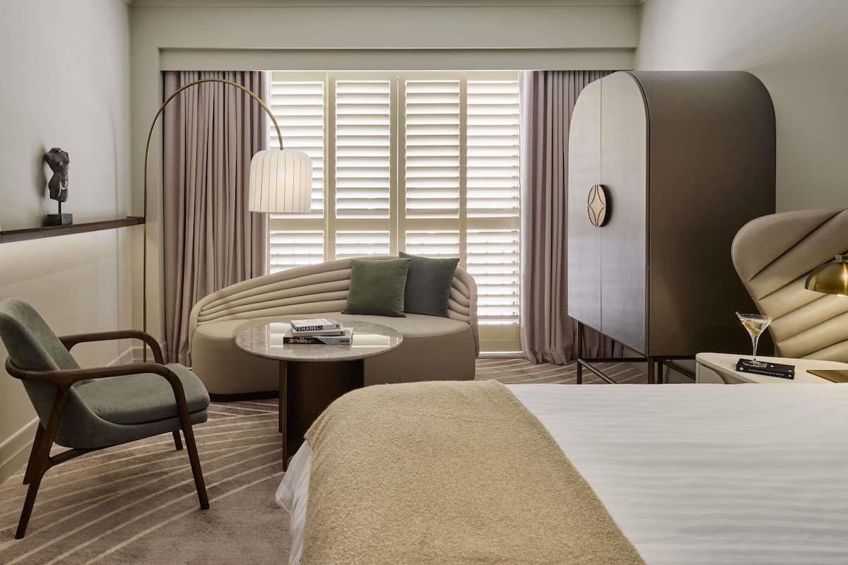 Classic Guest Room with King Bed | 1 habitación, ropa de cama de alta calidad y camas con pillow-top