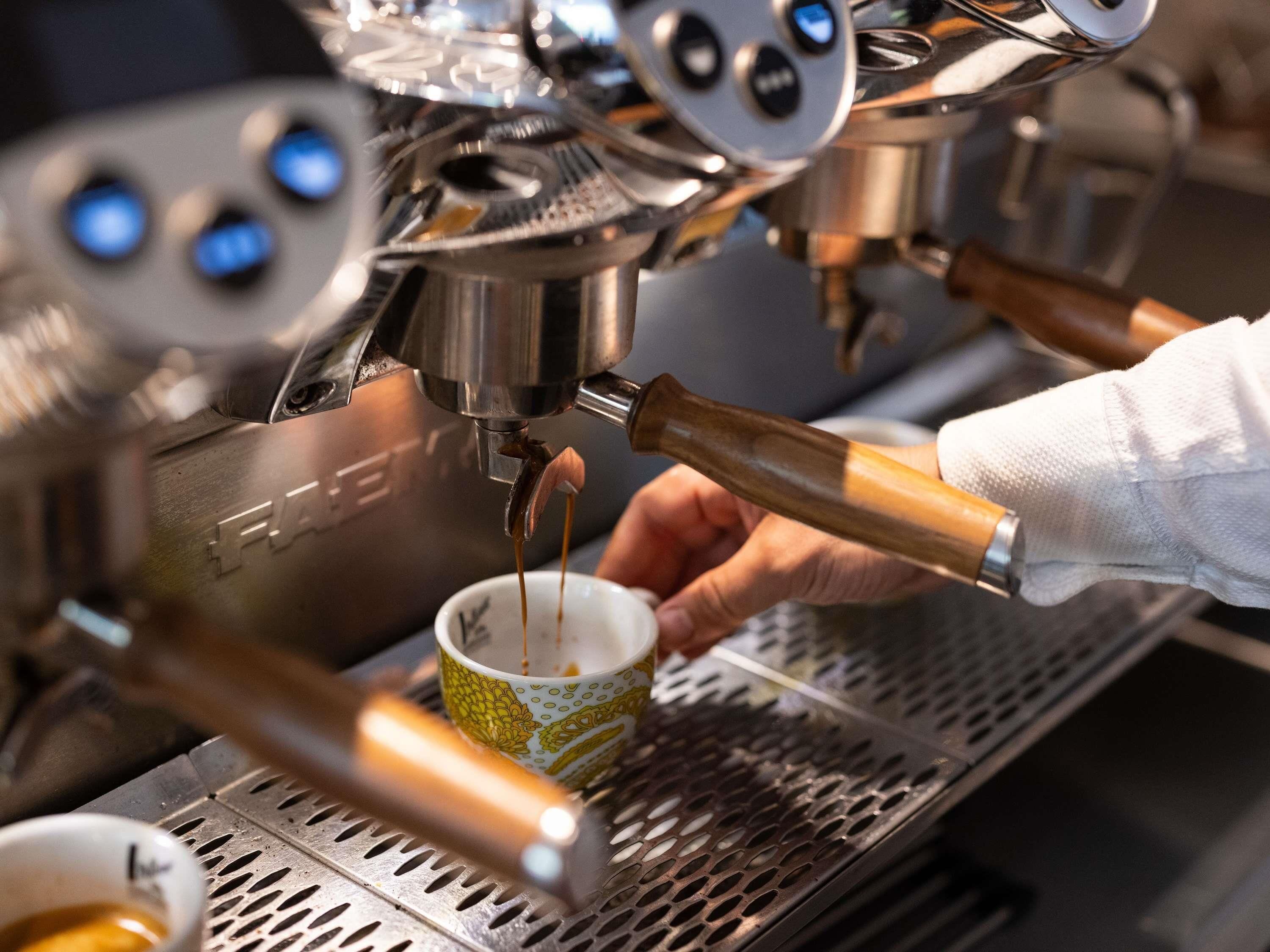 每日供应自助式早餐（每人 AUD 42）